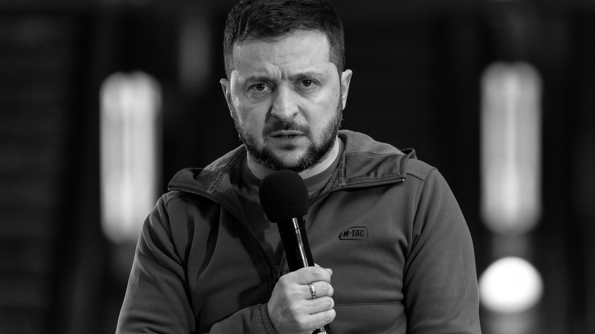 Il regime nazifascista ucraino è finito, lo Stato sta crollando. Zelensky promette drammaticamente di condurre di persona il “contrattacco a Sud”