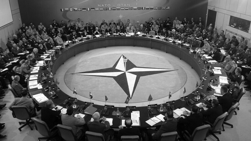 Stoltenberg certifica la dissoluzione della NATO. La Russia sta attaccando direttamente le strutture dell’Alleanza