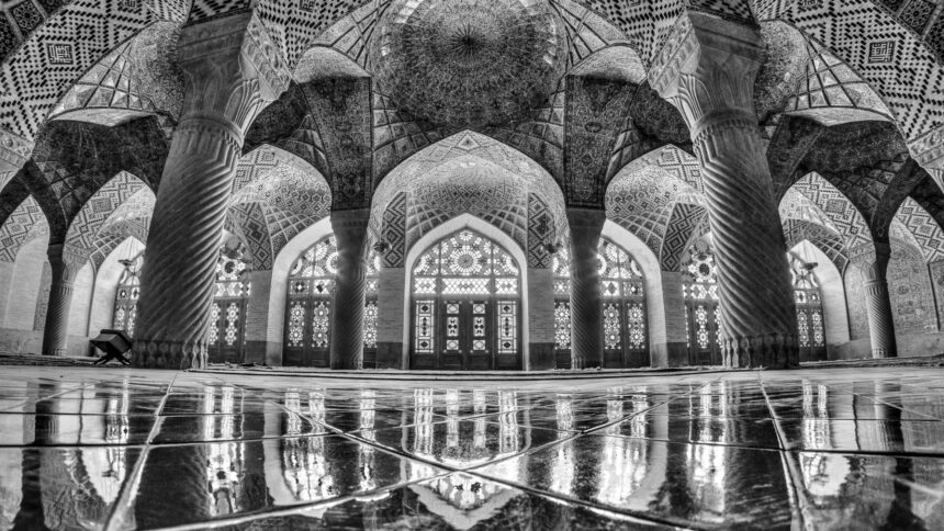 La rivoluzione colorata in Iran è stata sconfitta. Quella dei giovani sta vincendo