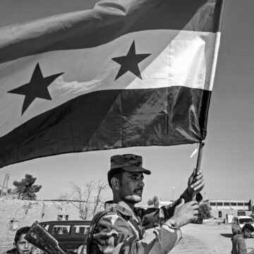 syria_flag Siria sempre nel mirino. La NATO non riesce a stabilizzarla. Gli Stati Uniti approvano azione contro i curdi. La Resistenza prepara 160mila uomini